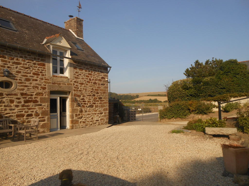 Bed and Breakfast Le Jardin A Mordreuc Pleudihen-sur-Rance Exteriér fotografie